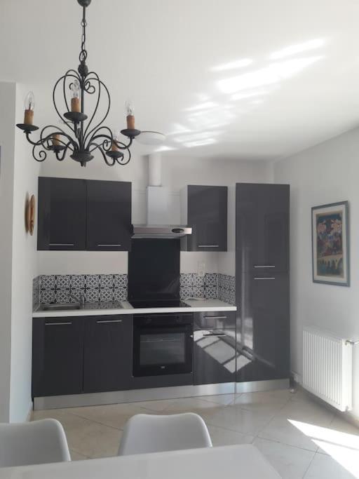 Maison Dans Une Propriete Avec Une Cour Corneilhan Exterior photo